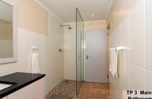 Van Dyks Bay House | TWIN PIGG Coast House
