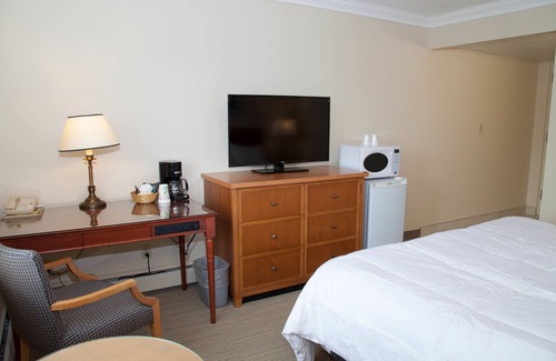 Hinton Hotel | Twin Pine Inn & Suites