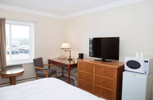 Hinton Hotel | Twin Pine Inn & Suites
