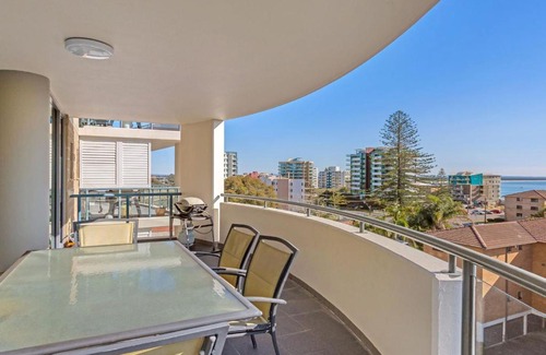 Forster Apartment | Twin Pines 602 CBD Location