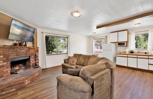 Big Bear Lake Hotel | Twin Pines Family Cabin by Big Bear Vacations