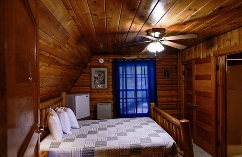 Dubois Cabin | Twin Pines Lodge & Cabins