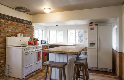 Idyllwild Cabin | Twin Rock Tree House - Vintage Cabin