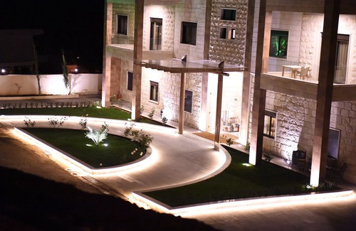 Miziara Apartment | Twin room with a Beautiful Mountain View (No balcony)
