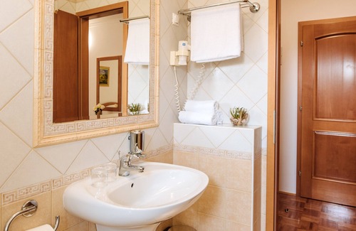 Zrece House | Twin Room with Balcony 5