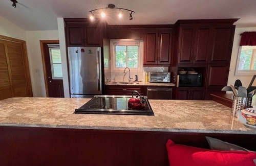 Marmora and Lake Cottage | Twin Sisters Getaway