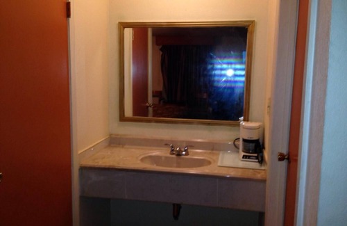 Berlin Hotel | Twin Spruce Motel