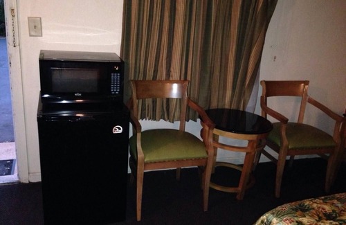 Berlin Hotel | Twin Spruce Motel