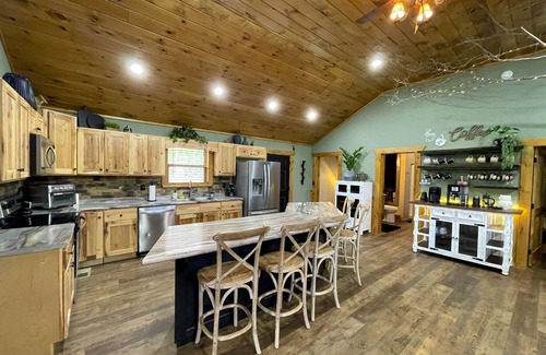 La Follette Resort | “Twin Timbers” 11 bdrm,sleeps 38! hotubs, docks, 3 firepits, sxs, optional boats