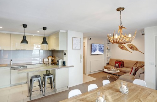 Mount Buller Apartment | TWIN TOWERS 504B - Mt Buller Village - Family Small Group Accommodation
