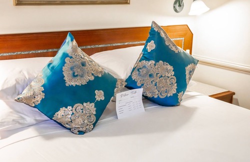 Greenwich Hotel | Twin Towers Inn