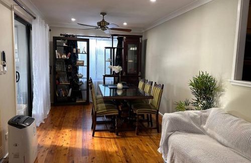 Kingswood House | Twin Treat Near Blue Mountain