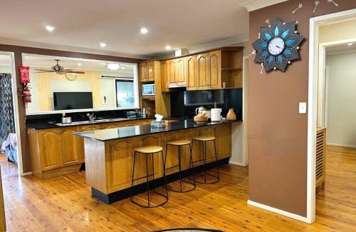Kingswood House | Twin Treat Near Blue Mountain