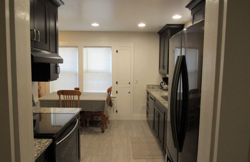 Crescent City House | Twin trees retreat in the redwoods along the river