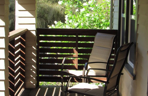 Crescent City House | Twin trees retreat in the redwoods along the river