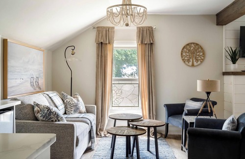 Cayuga Hotel | Twisted Lemon Restaurant & Boutique Inn