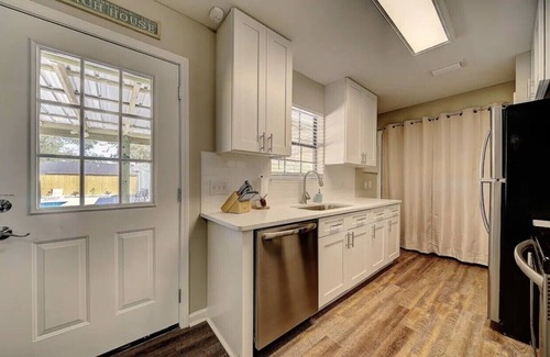 Panama City House | TWISTED TURTLE! 3bed/2bath home with POOL & GAME ROOM in Historic St. Andrews!