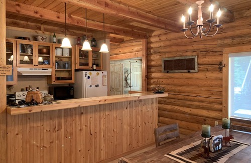 Silver Gate Cabin | Twisted Twig Cabin: Family trips to Yellowstone are great at Twisted Twig!