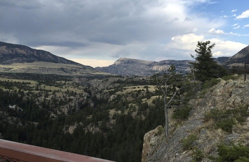 Silver Gate Cabin | Twisted Twig Cabin: Family trips to Yellowstone are great at Twisted Twig!