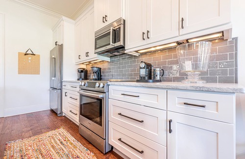 Villa Lago House | Two 6-Seater Golf Carts Included ~ Patio ~ Balcony ~ Community Pool