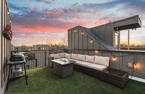 Cleveland Park House | TWO Adjacent Homes Sleeps 24 Only 3 miles to Broadway