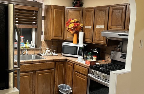 Flatlands House | Two beautiful bedrooms in the heart of old mi basin