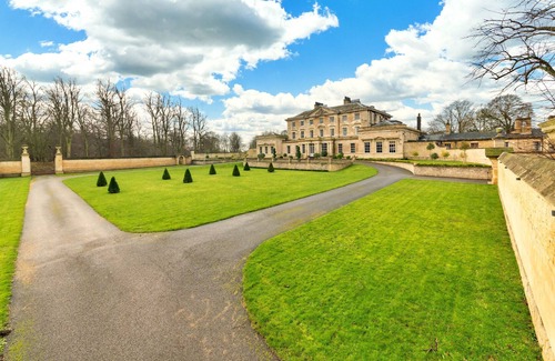 Hickleton Apartment | Two bed apartment in historic stately hall. A beautiful Georgian period property