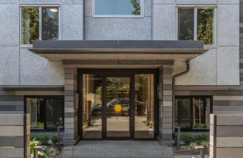 West End Apartment | Two Bed & Breakfast Eterno Davie Village by Sunset Beach & Parking