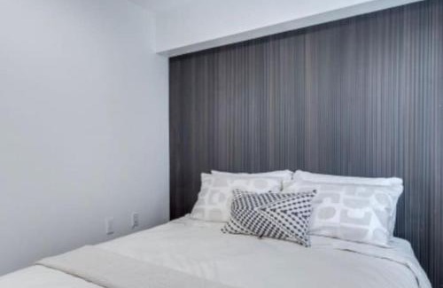 West End Apartment | Two Bed & Breakfast Eterno Davie Village by Sunset Beach & Parking