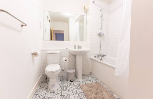 The Docks Apartment | Two bed Central apartment.