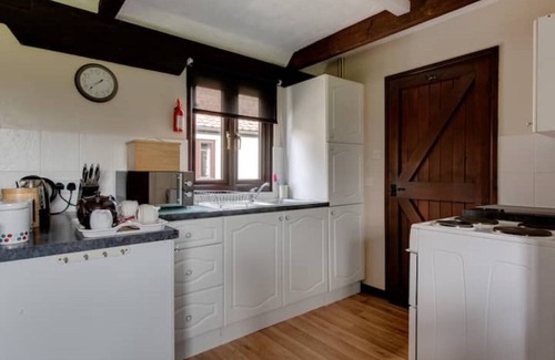 Colchester Cottage | Two Bed Cottage - Shared Pool