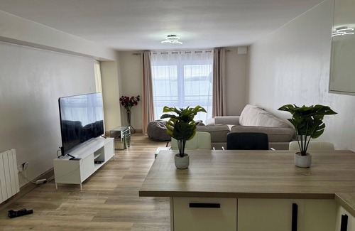 County Cork Apartment | Two bed flat cobh