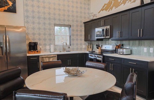Timberline Apartment | Two-Bed, Modern Luxury w Hot Tub