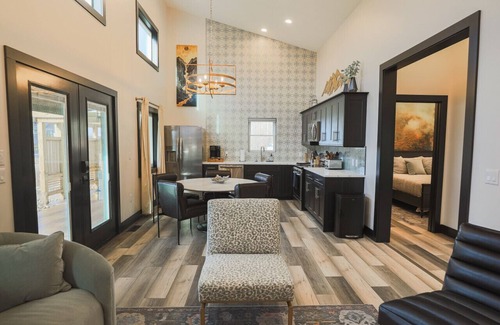 Timberline Apartment | Two-Bed, Modern Luxury w Hot Tub