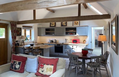 Maidensgrove House | Two Bed Pretty Countryside Barn with indoor pool