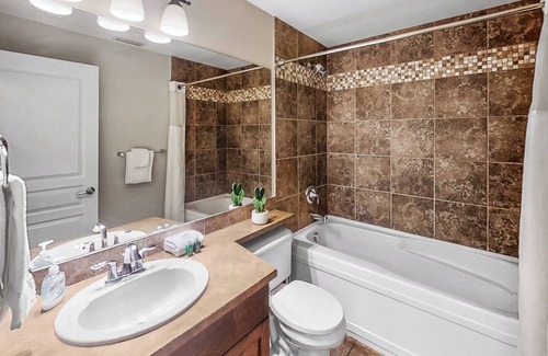 South Pandosy Hotel | Two Bed Two Bath Corner Unit #432