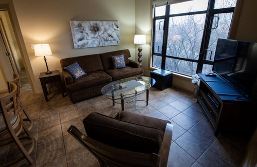South Pandosy Hotel | Two Bed Two Bath Corner Unit #432