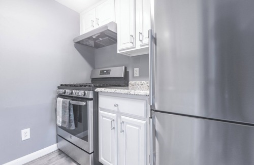 Valley Stream Apartment | Two Bedroom 2nd Floor Apartment 20 miles from NYC