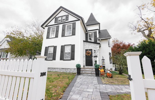 Valley Stream Apartment | Two Bedroom 2nd Floor Apartment 20 miles from NYC