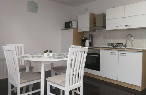 Catrnja Apartment | Two bedroom apartment with air-conditioning Smoljanac, Plitvice (A-12345-c)