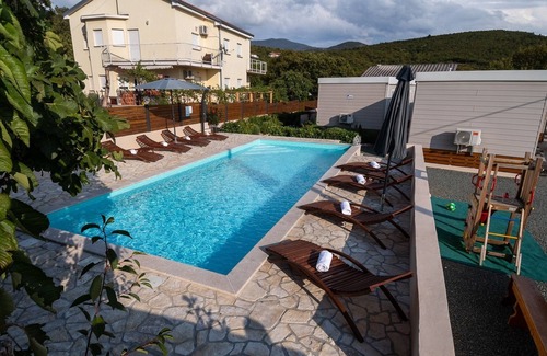 Donji Zagon Apartment | Two bedroom apartment with terrace Donji Zagon, Novi Vinodolski (A-24555-d)