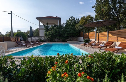 Donji Zagon Apartment | Two bedroom apartment with terrace Donji Zagon, Novi Vinodolski (A-24555-d)