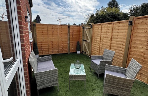 Eastbourne Apartment | Two-bedroom Apartament Central Eastbourne, Garden, Contractors Welcome