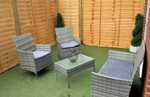 Eastbourne Apartment | Two-bedroom Apartament Central Eastbourne, Garden, Contractors Welcome