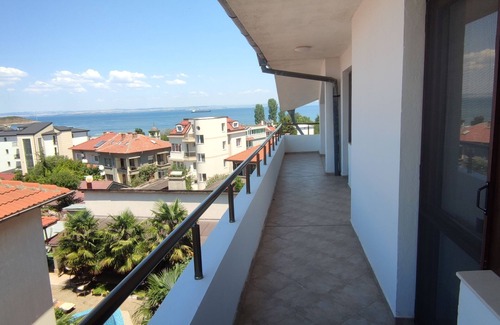 Chernomorets Apartment | Two-Bedroom Apartment with Terrace and Sea Viewn