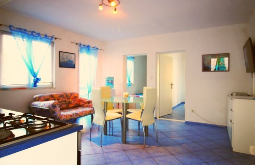 Zastrazisce Apartment | Two bedroom apartment with balcony and sea view Cove Vela Stiniva, Hvar (A-17075-a)