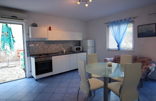 Zastrazisce Apartment | Two bedroom apartment with balcony and sea view Cove Vela Stiniva, Hvar (A-17075-a)