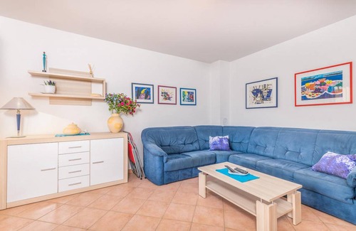 Zidarici Apartment | Two bedroom apartment with balcony Vantačići, Krk (A-19267-a)