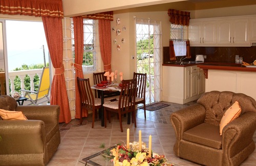 Coubaril Apartment | Two Bedroom Apartment with a Sea View close to the city center