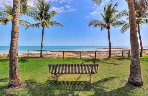 Nightcliff Apartment | Two bedroom apartment overlooking the beautiful Nightcliff foreshore .